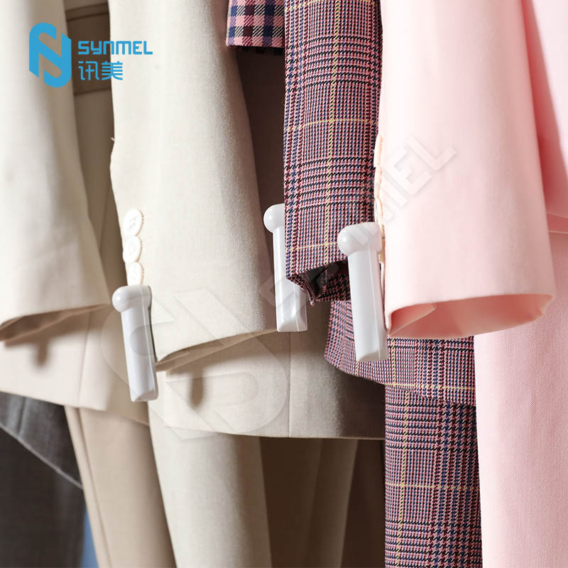 Qual é o efeito das mini etiquetas lápis nas roupas?